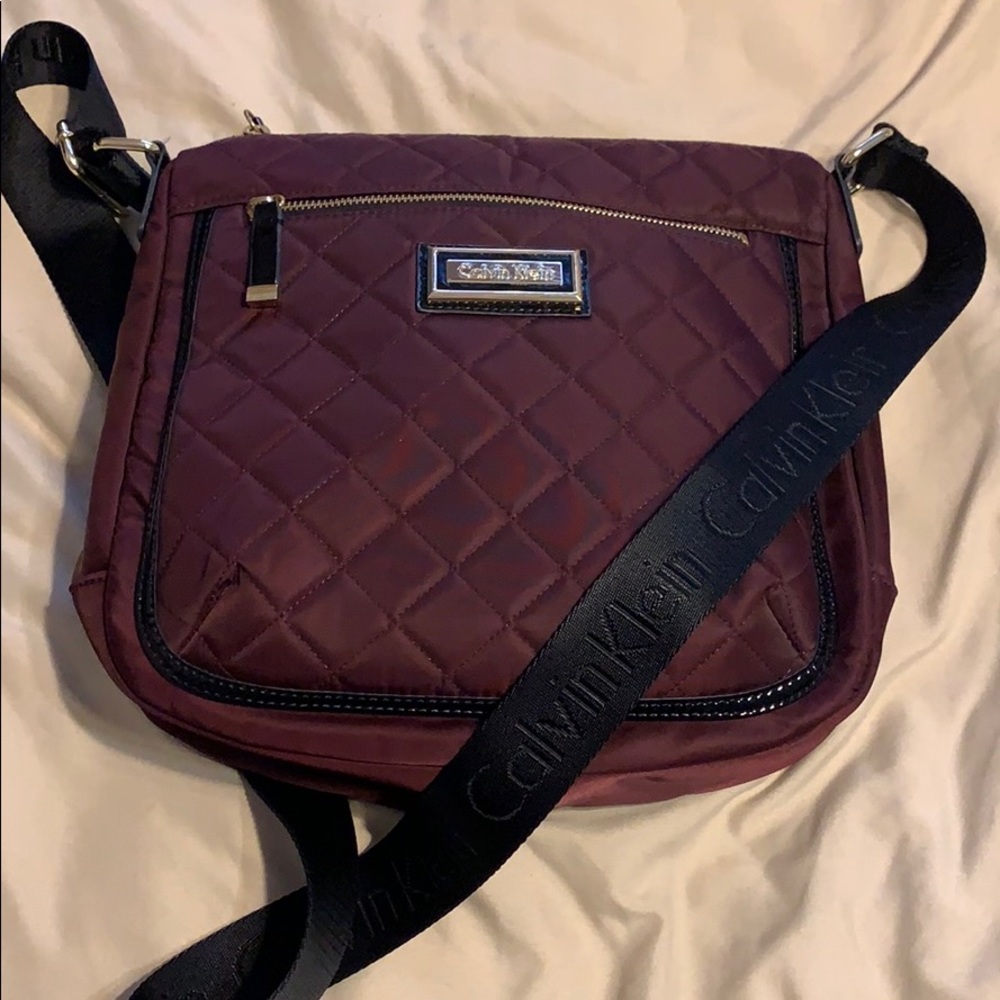 CALVIN KLEIN CROSS BODY BAG